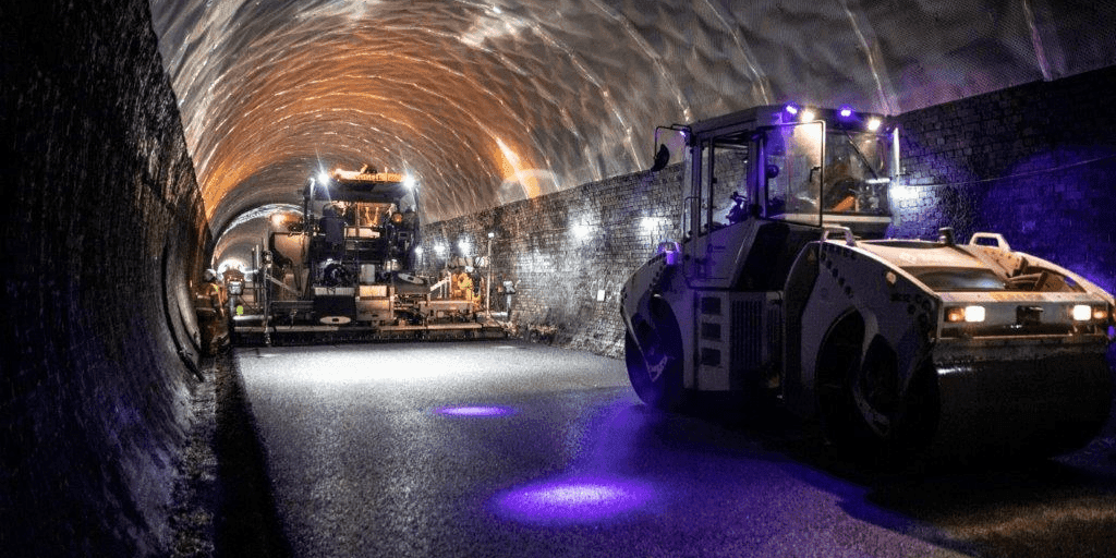 Relaying the road surface of the Catesby Tunnel. CREDIT: www.semlep.com