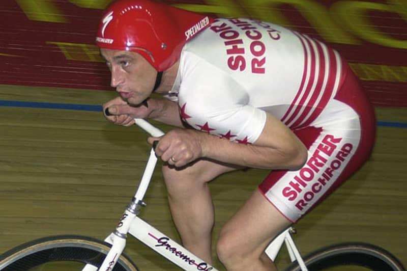 Graeme Obree's tuck position - image credit: cyclingweekly.com